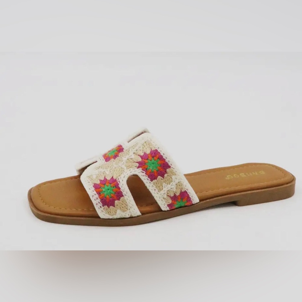 Darling Women's Crochet Slide Sandals - Cream and Multicolor